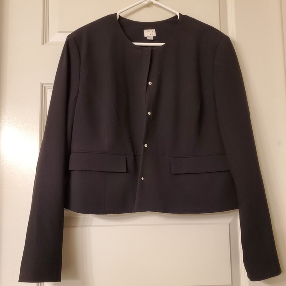 Women's Collarless Blazer - Picture 2 of 5